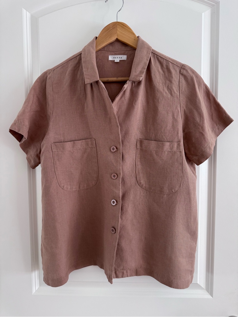 Vetta Women’s linen Short Sleeve camp shirt Button-Up Shirt in Sand/Dust